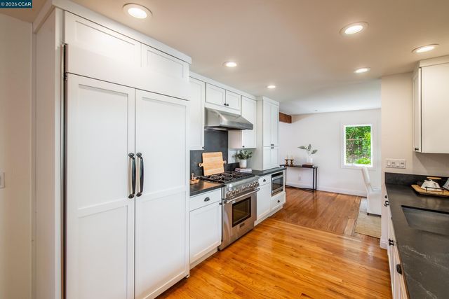 3348 Walnut Ln, Lafayette, CA 94549