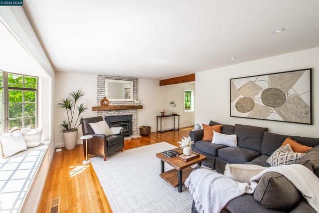 3348 Walnut Ln, Lafayette, CA 94549