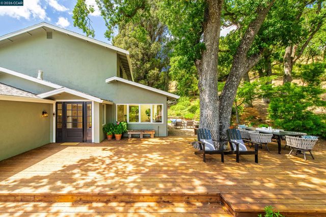3348 Walnut Ln, Lafayette, CA 94549