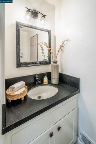 3348 Walnut Ln, Lafayette, CA 94549