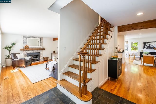 3348 Walnut Ln, Lafayette, CA 94549