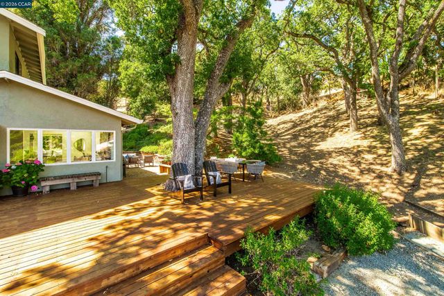 3348 Walnut Ln, Lafayette, CA 94549