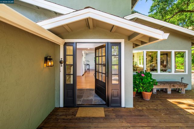 3348 Walnut Ln, Lafayette, CA 94549