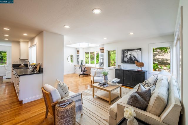 3348 Walnut Ln, Lafayette, CA 94549