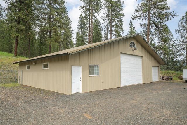 12421 E Mt Spokane Park Dr, Mead, WA 99021