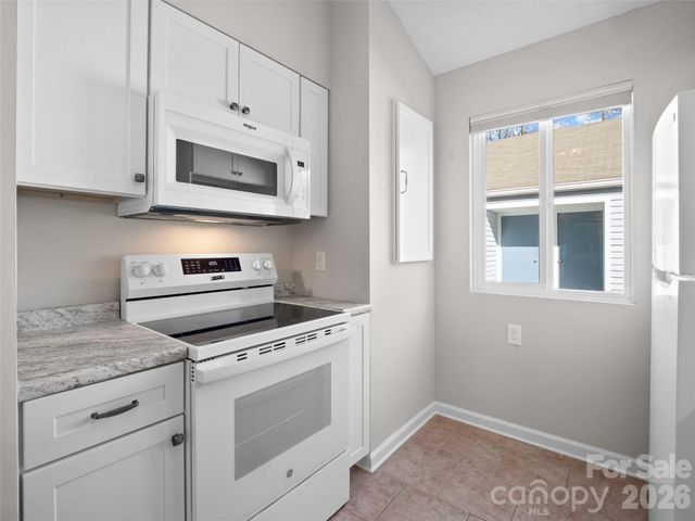 102 Llama Way, Black Mountain, NC 28711