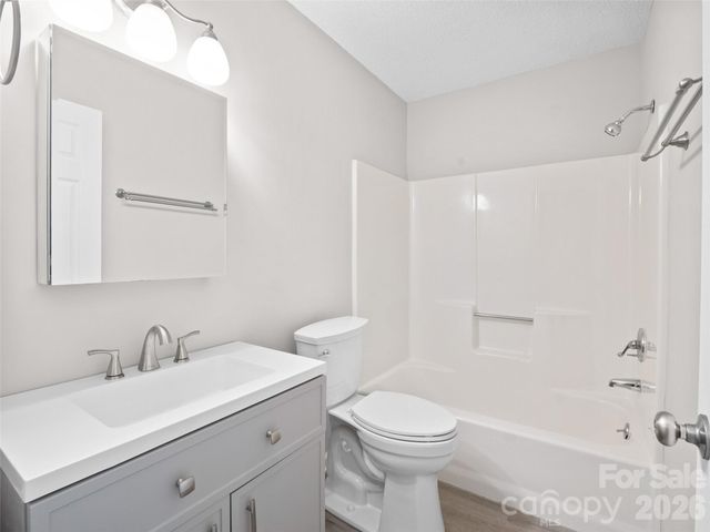 102 Llama Way, Black Mountain, NC 28711