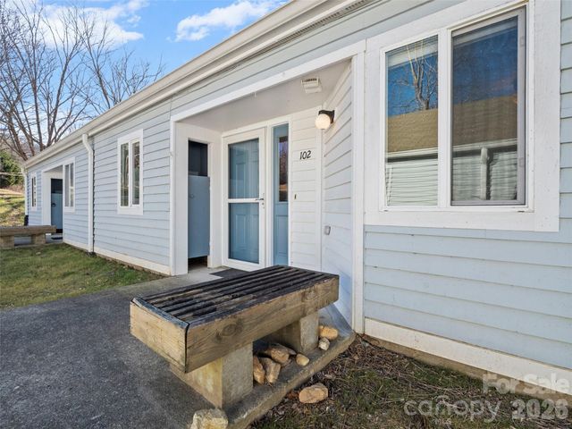 102 Llama Way, Black Mountain, NC 28711