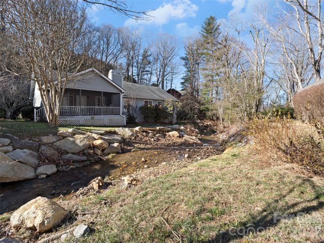 102 Llama Way, Black Mountain, NC 28711
