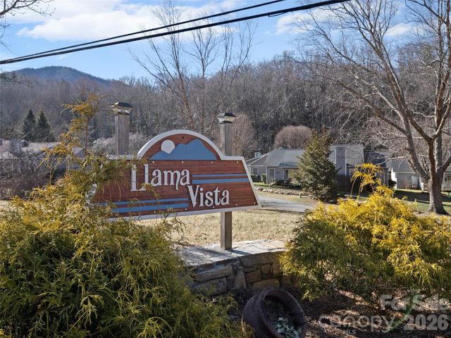 102 Llama Way, Black Mountain, NC 28711
