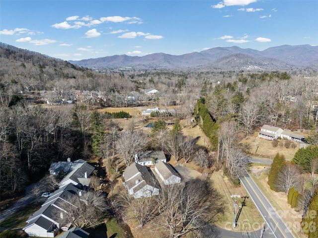 102 Llama Way, Black Mountain, NC 28711