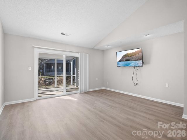 102 Llama Way, Black Mountain, NC 28711