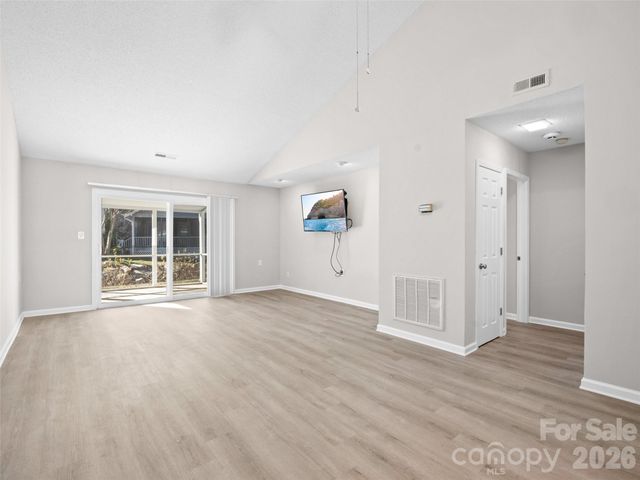 102 Llama Way, Black Mountain, NC 28711