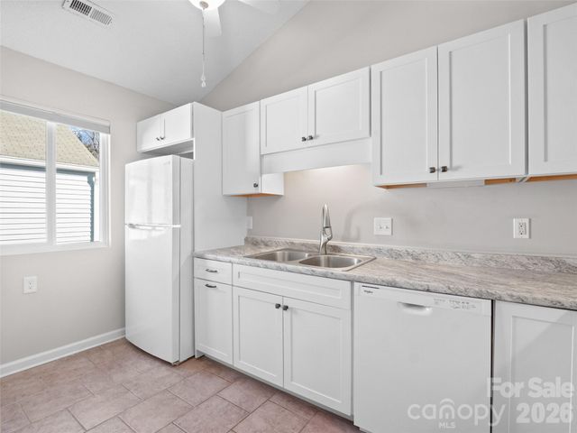 102 Llama Way, Black Mountain, NC 28711