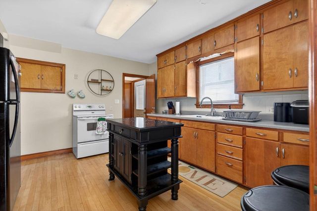 106 W PARKWAY BOULEVARD, Appleton, WI 54911