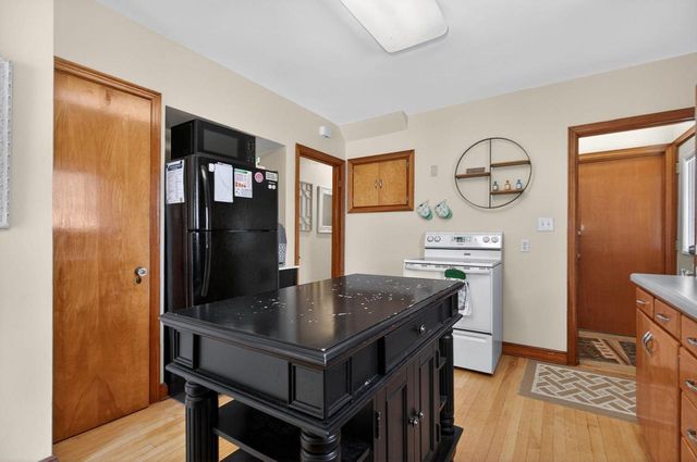 106 W PARKWAY BOULEVARD, Appleton, WI 54911