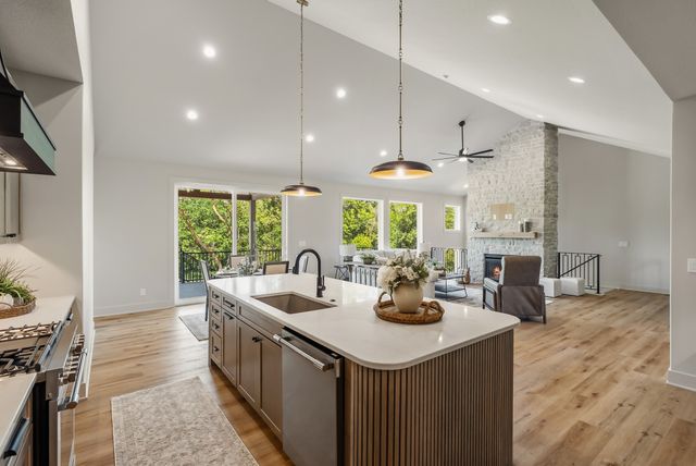 16511 Ironwood Lane, Urbandale, IA 50263