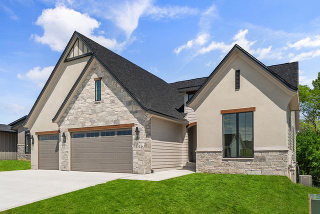 16511 Ironwood Lane, Urbandale, IA 50263