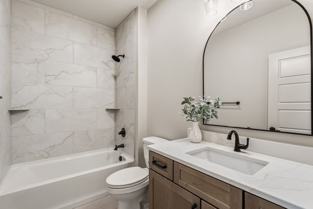 16511 Ironwood Lane, Urbandale, IA 50263
