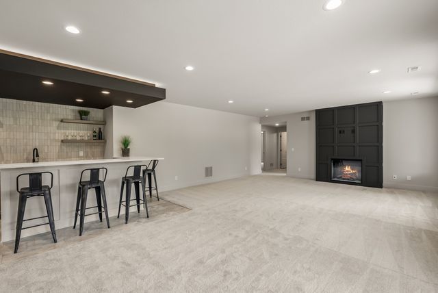 16511 Ironwood Lane, Urbandale, IA 50263