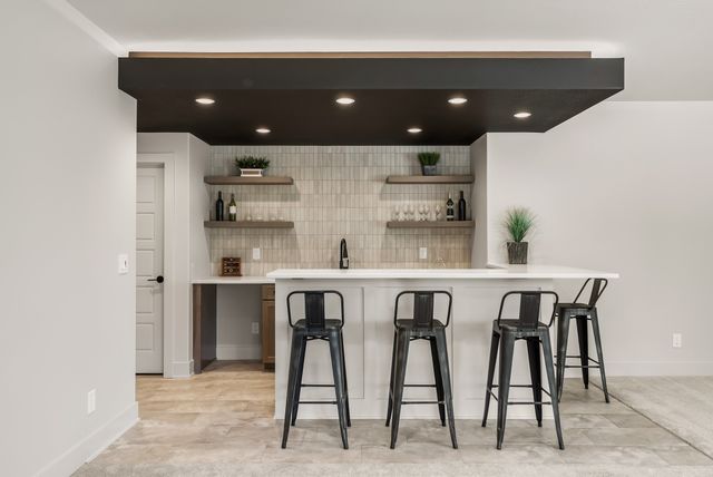 16511 Ironwood Lane, Urbandale, IA 50263