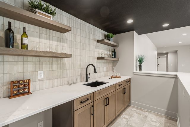 16511 Ironwood Lane, Urbandale, IA 50263
