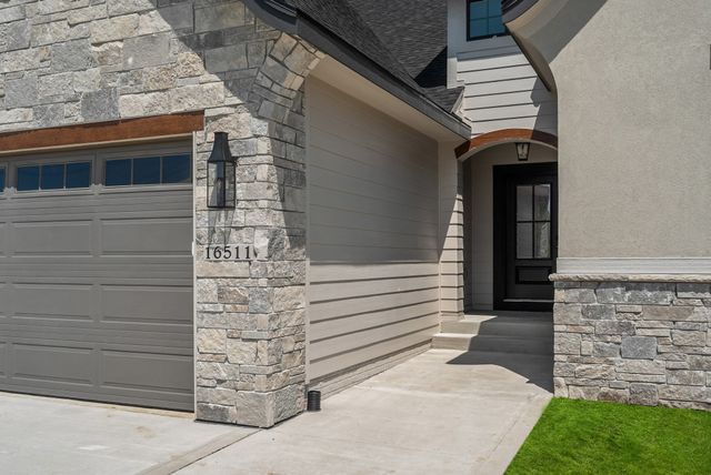 16511 Ironwood Lane, Urbandale, IA 50263