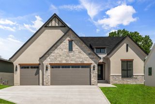 16511 Ironwood Lane, Urbandale, IA 50263