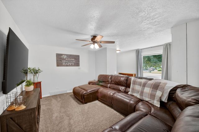 208 W Station Street, Baxter, IA 50028