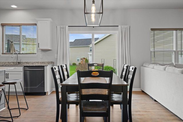 W204N16353 Jackson DRIVE, Jackson, WI 53037