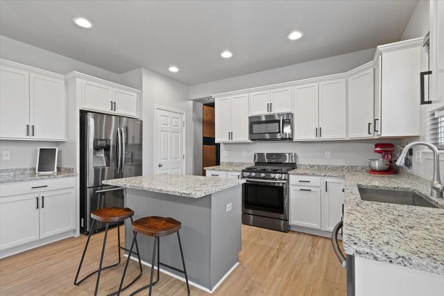 W204N16353 Jackson DRIVE, Jackson, WI 53037