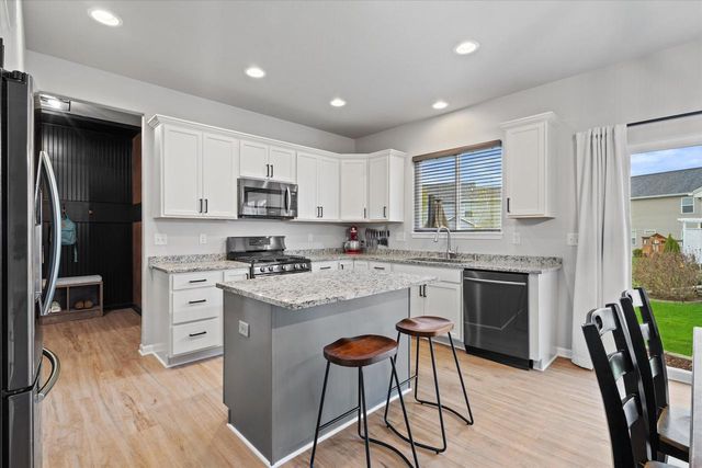 W204N16353 Jackson DRIVE, Jackson, WI 53037