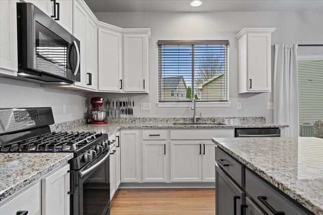 W204N16353 Jackson DRIVE, Jackson, WI 53037