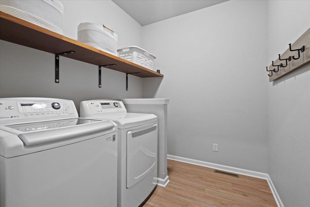 W204N16353 Jackson DRIVE, Jackson, WI 53037