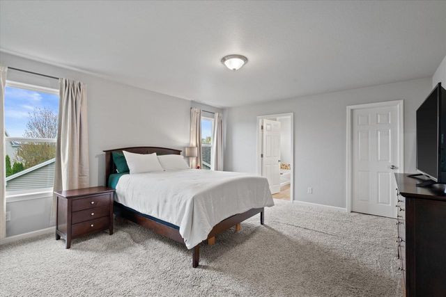 W204N16353 Jackson DRIVE, Jackson, WI 53037