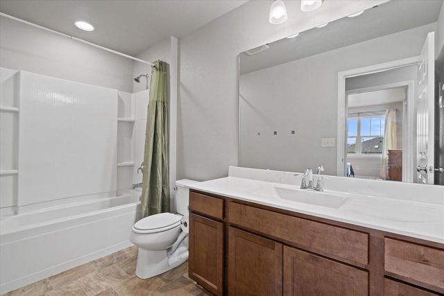W204N16353 Jackson DRIVE, Jackson, WI 53037