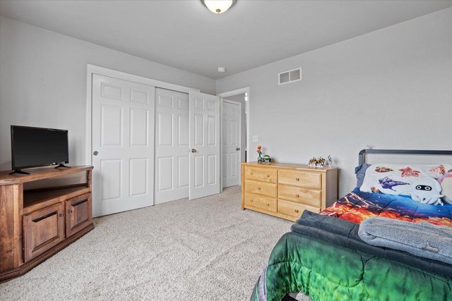 W204N16353 Jackson DRIVE, Jackson, WI 53037