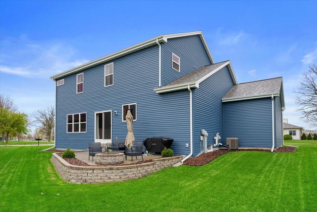 W204N16353 Jackson DRIVE, Jackson, WI 53037