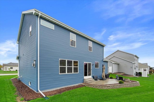 W204N16353 Jackson DRIVE, Jackson, WI 53037
