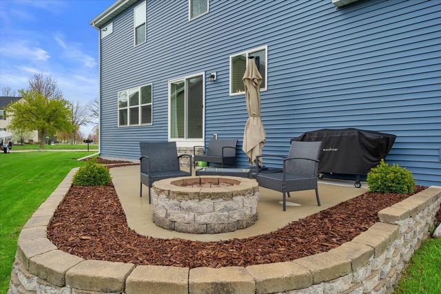 W204N16353 Jackson DRIVE, Jackson, WI 53037