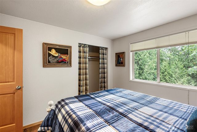 19545 Park Boulevard NE, Suquamish, WA 98392