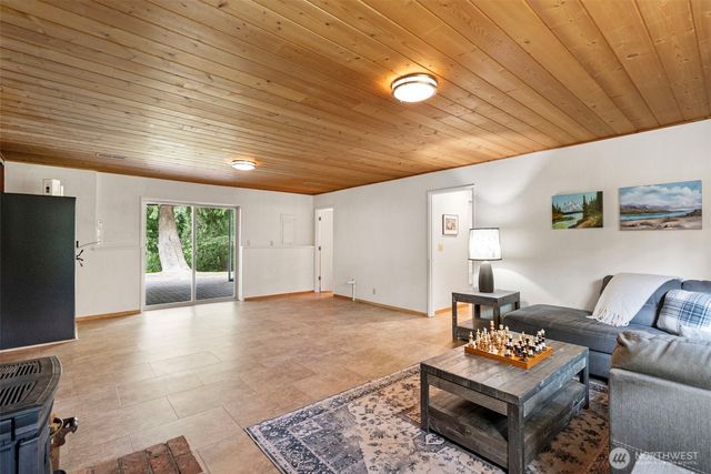 19545 Park Boulevard NE, Suquamish, WA 98392