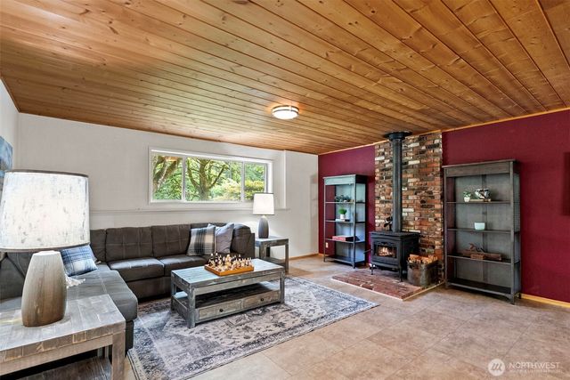 19545 Park Boulevard NE, Suquamish, WA 98392