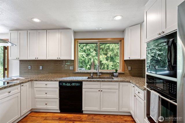 19545 Park Boulevard NE, Suquamish, WA 98392