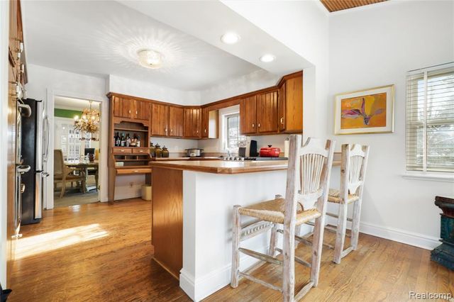 2052 S Dye Road, Flint, MI 48532