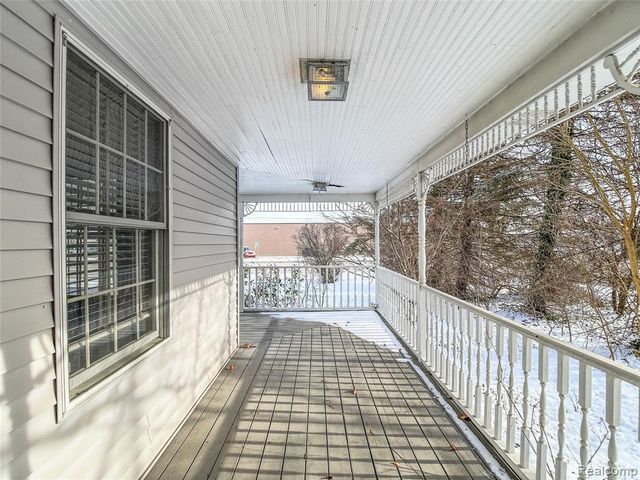 2052 S Dye Road, Flint, MI 48532