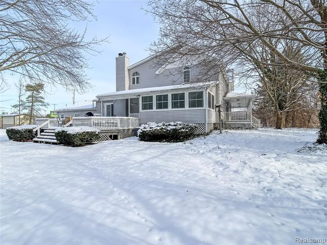 2052 S Dye Road, Flint, MI 48532