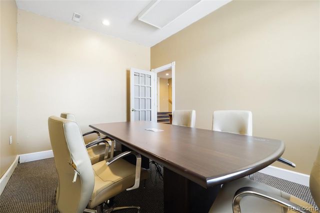 2052 S Dye Road, Flint, MI 48532