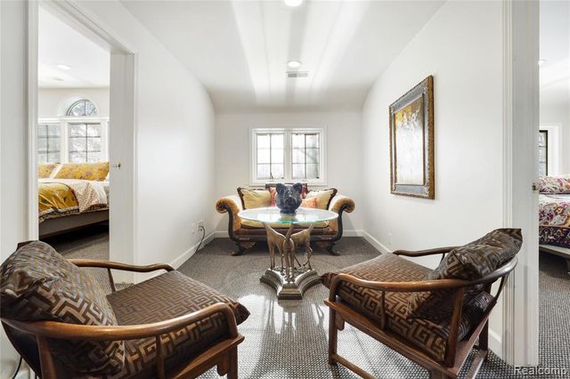 2052 S Dye Road, Flint, MI 48532