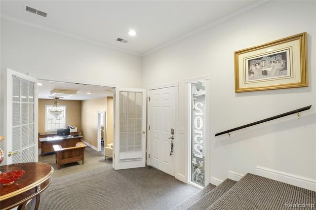 2052 S Dye Road, Flint, MI 48532